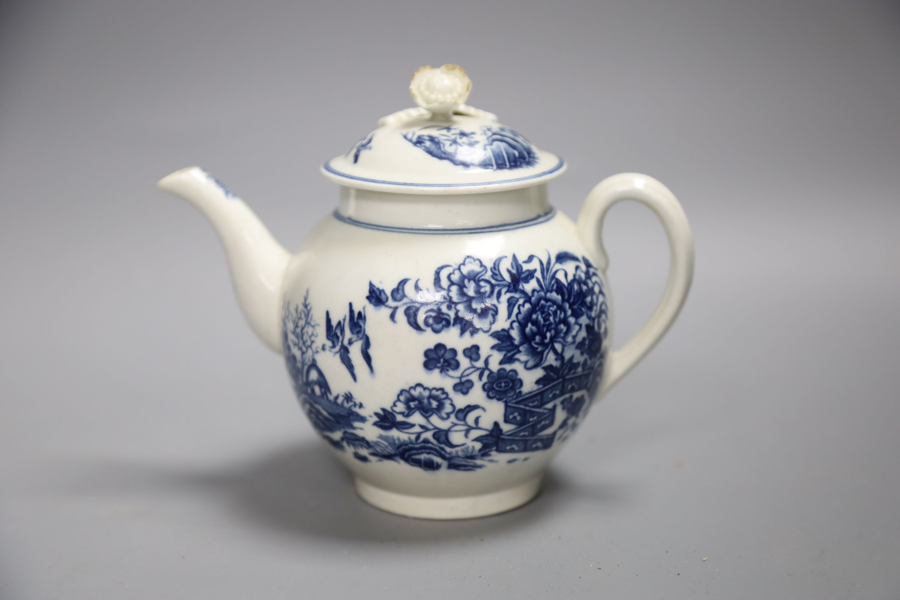 An 18th century Caughley tea pot and cover with the Fence in Blue pattern, C mark to base, height 13cm